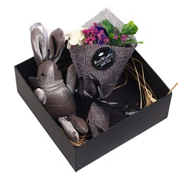 Подарочный набор из мыльных роз с игрушкой-брелком в подарочной коробке