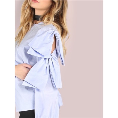 Голубая модная блуза с открытыми плечами