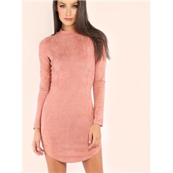 Розовое облегающее платье