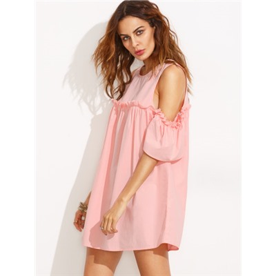 Розовое модное платье с воланами с открытыми плечами