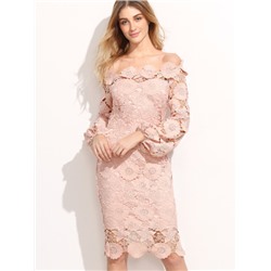 Розовое кружевное платье с открытыми плечами в романтичном стиле