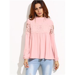 Розовая блуза с кружевной вставкой