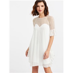 Белое модное платье со сборкой