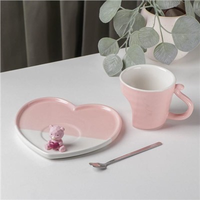 Кофейная пара керамическая «Мишка с сердцем», 3 предмета: стакан 200 мл, блюдце 15,5×15×8 см, ложка, цвет розовый