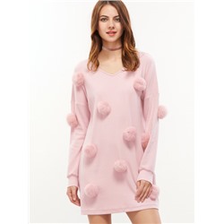 Розовое ребристое платье с помпонами