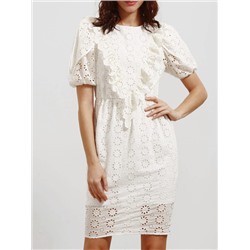 Белое модное платье со сборкой и вышивкой