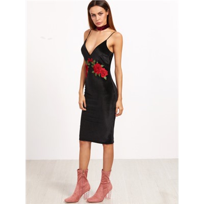 чёрное бархатное платье с вышивкой розы