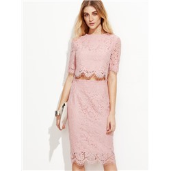Розовое модное кружевное платье с разрезом