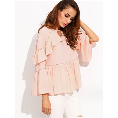 Светло-розовая модная блуза с воланами