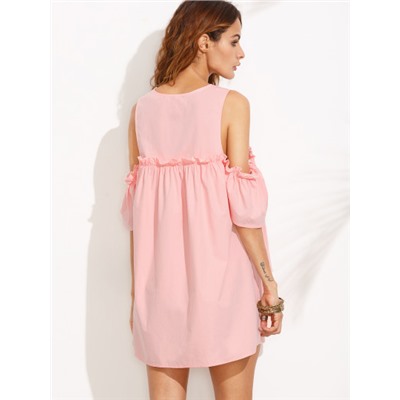Розовое модное платье с воланами с открытыми плечами