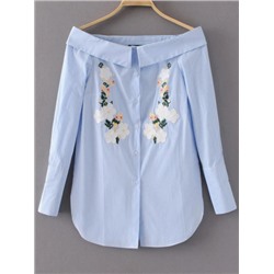 Синяя модная блуза в полоску с цветочной вышивкой и открытыми плечами