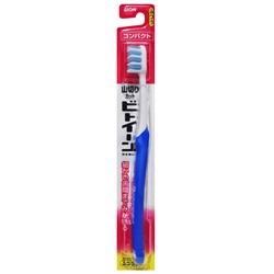 Компактная зубная щетка с косым срезом щетинок Between Lion (средней жесткости), Япония Акция