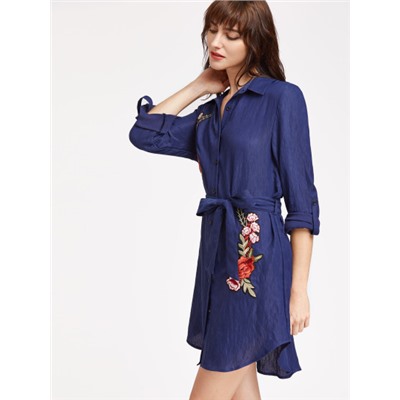 Тёмно-синее модное платье-рубашка с поясом и цветочной вышивкой