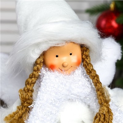 Кукла интерьерная "Ангел-девочка в белой шубке, колпаке и шарфике" 47 см