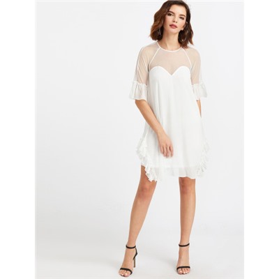 Белое модное платье со сборкой