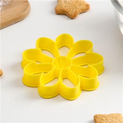 Форма для печенья «Цветочек», вырубка, штамп, 8,7×1,5 см, цвет жёлтый