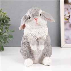 Фигурка  "Кролик №4 Серый" высота 17,5 см, ширина 11,5 см, длина 11,5 см.