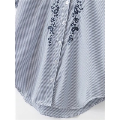 Модная блуза в полоску с бантом и цветочной вышивкой