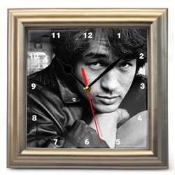 Часы настенные "Виктор Цой" (4), Цвет рамки может быть другим.