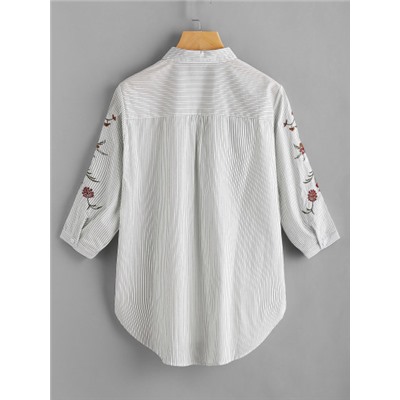 Модная блуза в полоску на кнопках с цветочной вышивкой