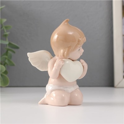 Сувенир керамика "Малыш-ангел сидит с белым сердцем" 7х6х10,5 см