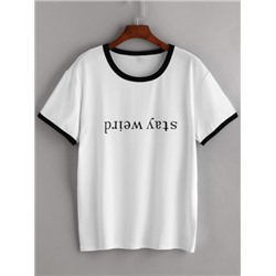 Белая модная футболка с текстовым принтом