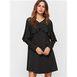 Чёрное модное платье с воланами ворот в горошек
