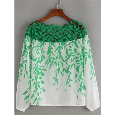 Модная шифоновая блуза с принтом листьев и ажурной вставкой. овальный вырез