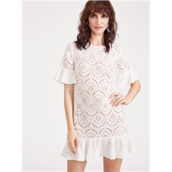 Белое модное платье с подолом