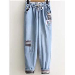 светло-синие джинсовые брюки с этническим принтом на кулиске