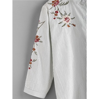 Модная блуза в полоску на кнопках с цветочной вышивкой