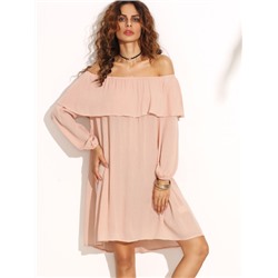 Розовое модное платье с открытыми плечами с воланами