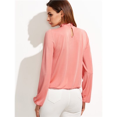 Розовая модная блуза с оригинальным вырезом