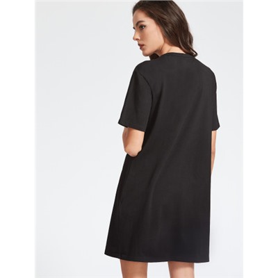 Чёрное модное платье с принтом и V-образным вырезом