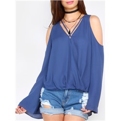 Синяя модная блуза с открытыми плечами