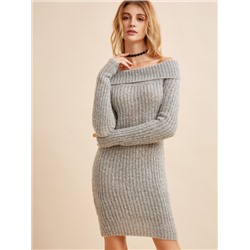 Серое облегающее платье-свитер с открытыми плечами