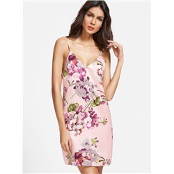 Розовое модное платье с цветочным принтом
