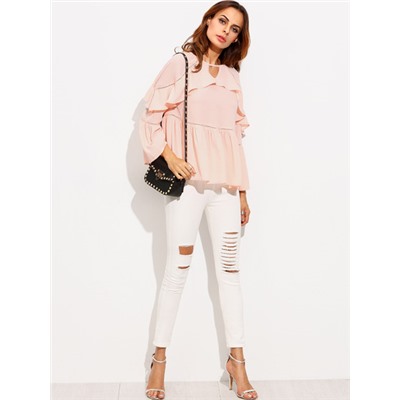 Светло-розовая модная блуза с воланами