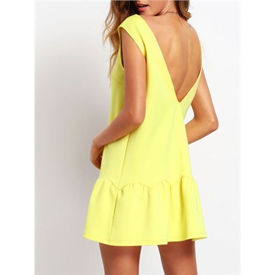 Жёлтое модное платье с воланами и открытой спиной
