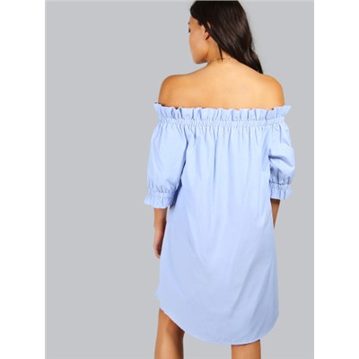 Синее модное платье с вышивкой и открытыми плечами