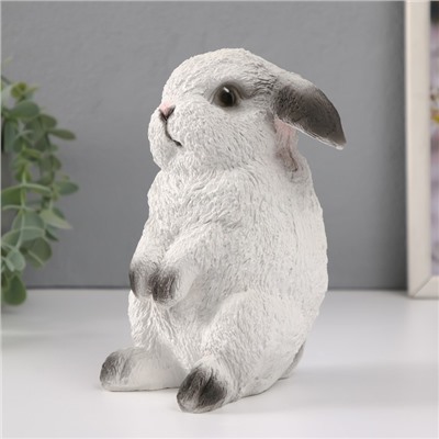 Копилка "Кролик №4 Белый с чёрными кончиками" высота 17,5 см,ширина 11,5 см, длина 11,5 см.