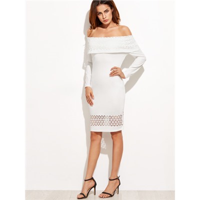 Белое модное платье с открытыми плечами с воланами